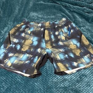 lululemon athletica Men's Athletic Shorts in Black, Blue, and Gold Tie-Dye